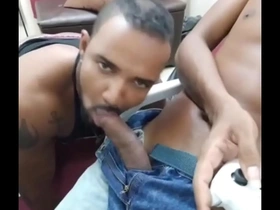 Deu perdido na mulher e veio jogar game me deu de mamar e comeu meu rabo