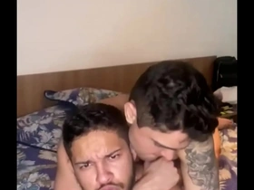 Segurou meu pescoco e meteu gostoso