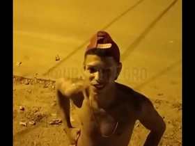 Pedi um favor pro leozinho novinho e ele quis receber o pagamento com boquete e cuzinho.