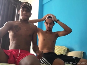 Primos legítimos fazem putaria no quarto sem camisinha