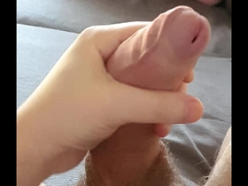 Grande sborrata mentre sono solo in casa