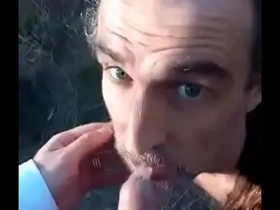 Puta gringa del bosque mamando verga máricon 4 blowjob