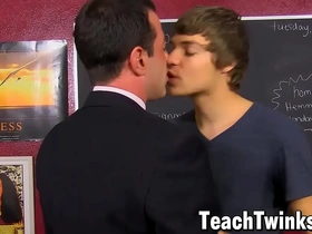 Hung teacher mike manchester anal fucks student blake allen