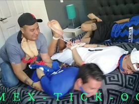 Tres chicos en hogtied